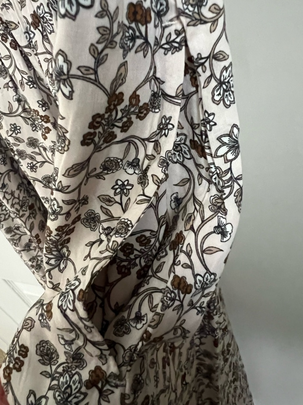 Old Navy Beige & Black Floral V-Neck Smocked Waist Sleeveless Dress Medium - Picture 9 of 9